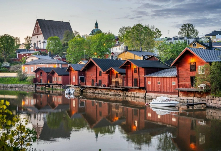 Những nhà kho gỗ đỏ bên sông tại Porvoo, Phần Lan