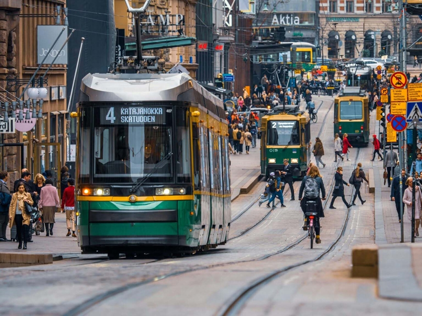 Cảnh các phương tiện giao thông đông đúc tại Vùng Thủ đô Helsinki, Phần Lan
